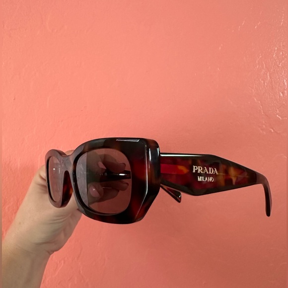 NEW PRADA sunglasses - Picture 6 of 12